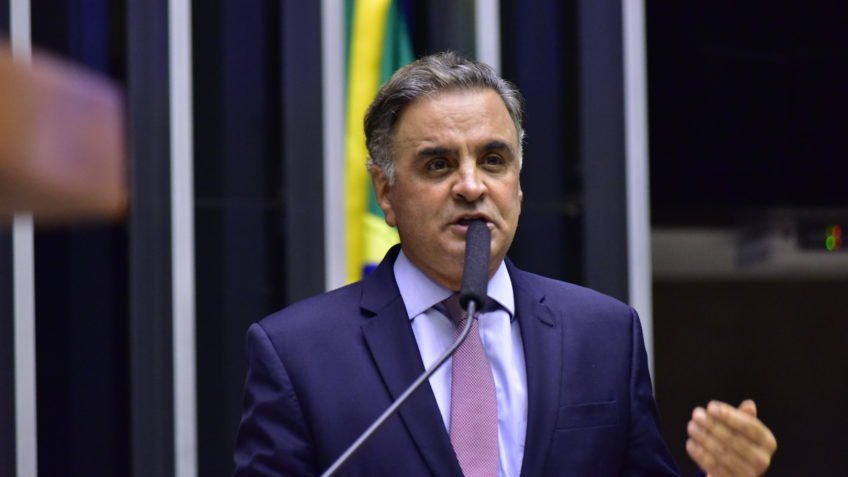 psdb-passa-por-“lipoaspiracao-para-voltar-esbelto”,-diz-aecio-neves