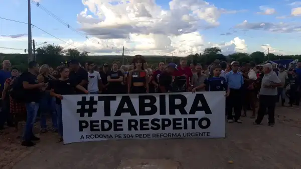 em-ato-publico,-tabira-grita-por-restauracao-da-pe-304