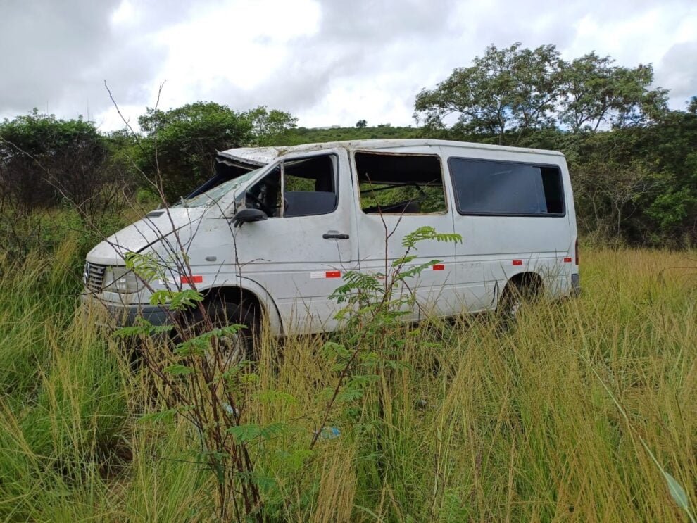 copotamento-de-van-na-br-232-em-belo-jardim-deixa-15-pessoas-feridas