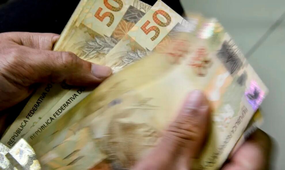 renda-dos-10%-mais-ricos-e-14,4-vezes-superior-a-dos-40%-mais-pobres