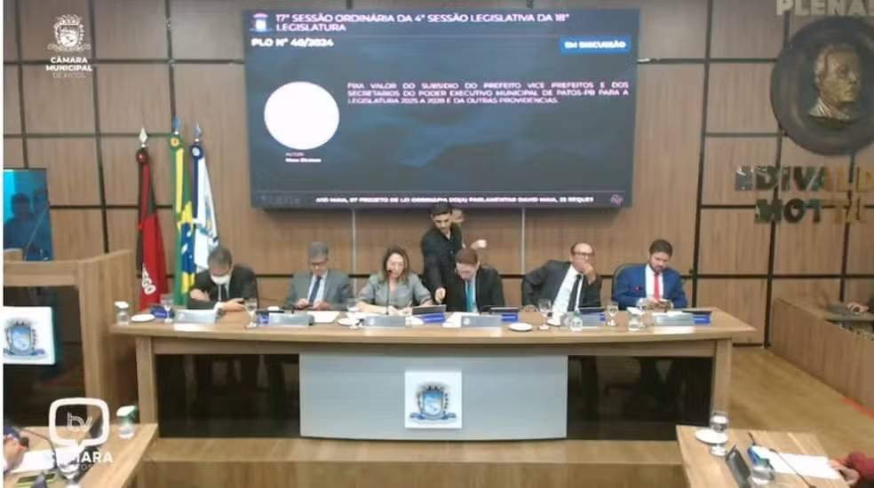 vereadores-de-patos-aprovam-aumento-de-70%-no-proprio-salario-para-2025