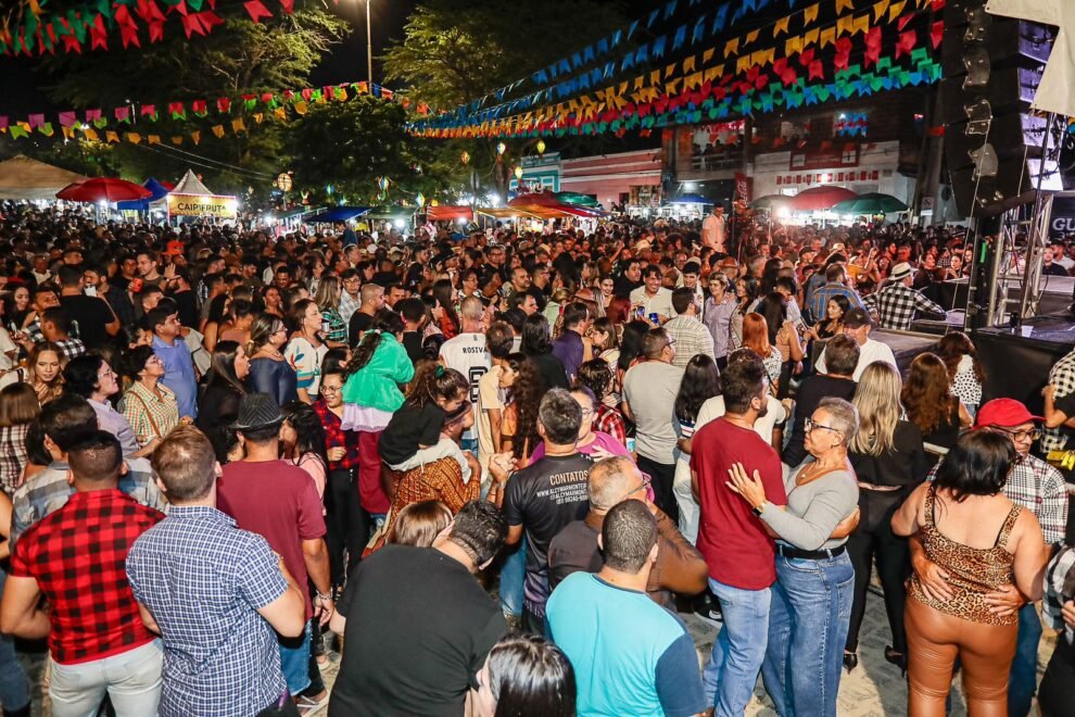 maior-e-melhor-sao-joao-do-mundo-tem-inicio-com-multidao-de-forrozeiros-em-goncalves-ferreira