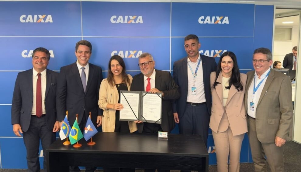 em-brasilia,-raquel-lyra-assina-contrato-com-a-caixa-economica-federal