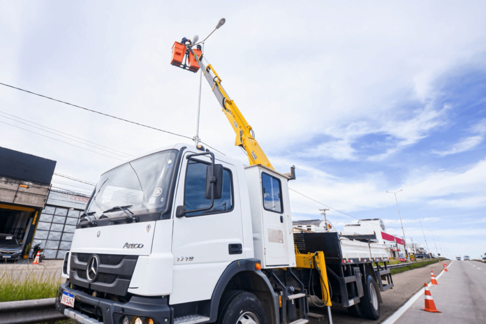 prefeitura-de-gravata-realiza-troca-de-lampadas-de-sodio-por-led-da-br-232