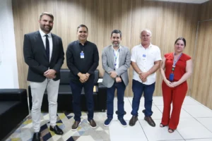 prefeito-gilson-bento-visita-sede-da-compesa-em-recife-para-solicitar-ampliacao-da-adutora-do-pajeu,-para-levar-agua-para-os-povoados-de-lagoinha,-vila-de-fatima-e-loteamento-mane-zuada