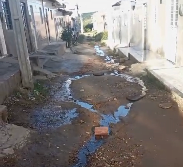 moradores-de-bairro-em-st-vivem-em-meio-a-lama-e-pedem-ajuda