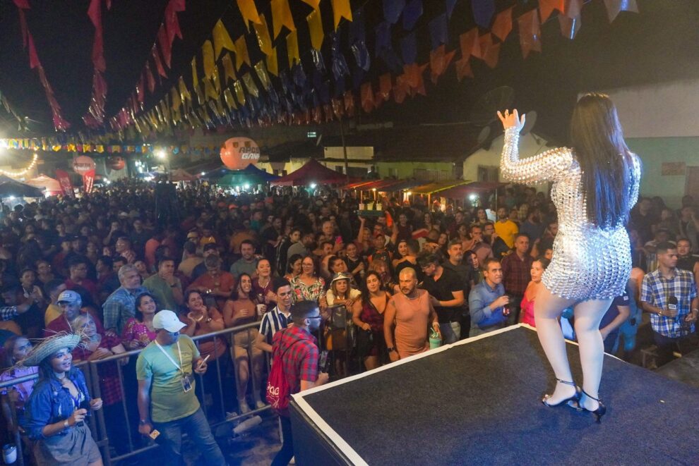 bandas-as-fulo-e-mel-com-terra-se-apresentam-pela-primeira-vez-no-sao-joao-na-roca-e-levam-sucessos-para-cachoeira-seca