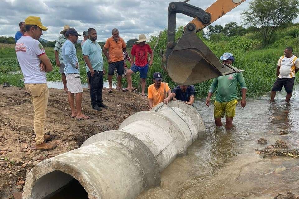 prefeitura-de-carnaiba-conclui-reparos-na-passagem-molhada-no-povoado-da-ita