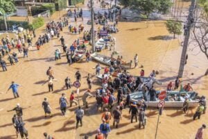 temporais-e-cheias-no-rs:-numero-de-mortos-sobe-para-136;-chuva-e-frio-voltam-ao-estado