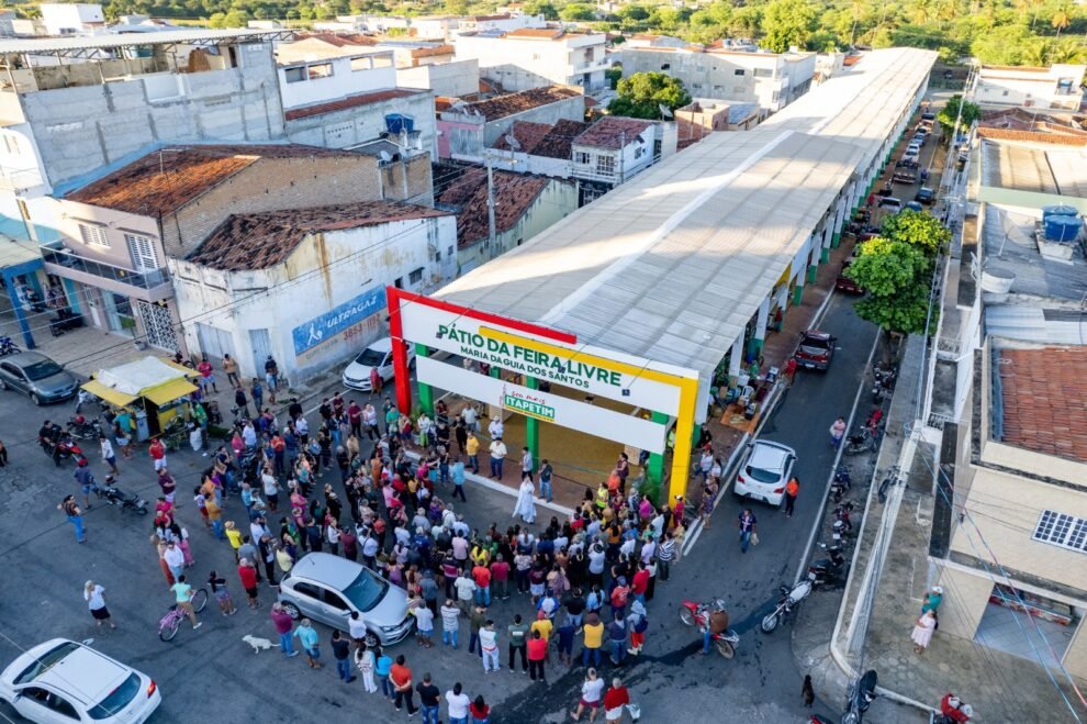 itapetim:-prefeito-adelmo-entrega-patio-da-feira-livre-e-anuncia-mais-de-8-milhoes-em-obras