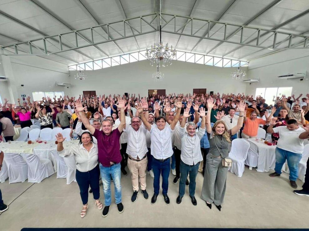 em-flores,-ao-lado-de-jeane-lucas,-marconi-santana-recebe-os-senadores-humberto-costa-e-fernando-dueire