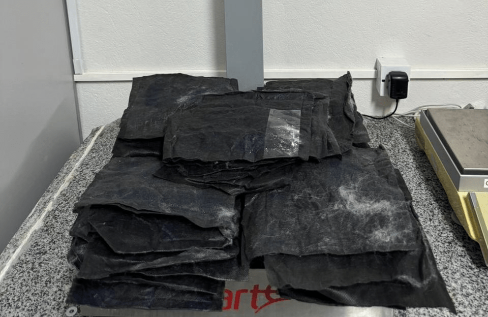 mulher-e-presa-no-aeroporto-do-recife-com-4,2-kg-de-cocaina