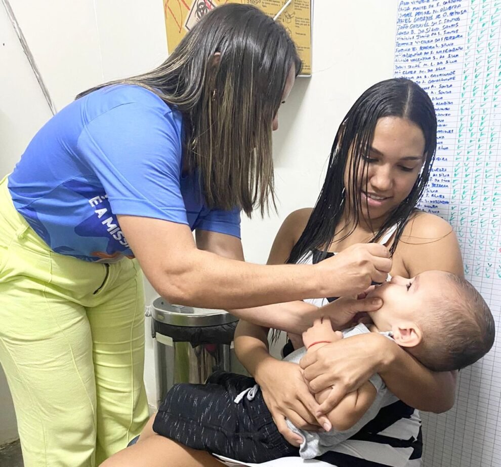 prefeitura-de-floresta-realiza-dia-d-de-vacinacao-contra-paralisia-infantil
