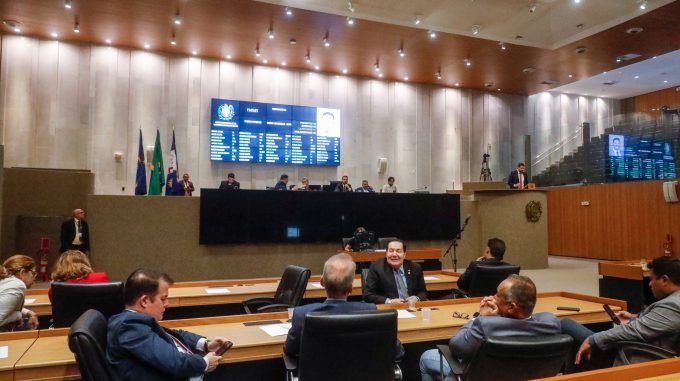 deputados-estaduais-de-pernambuco-aumentam-verba-de-gabinete-em-20% 