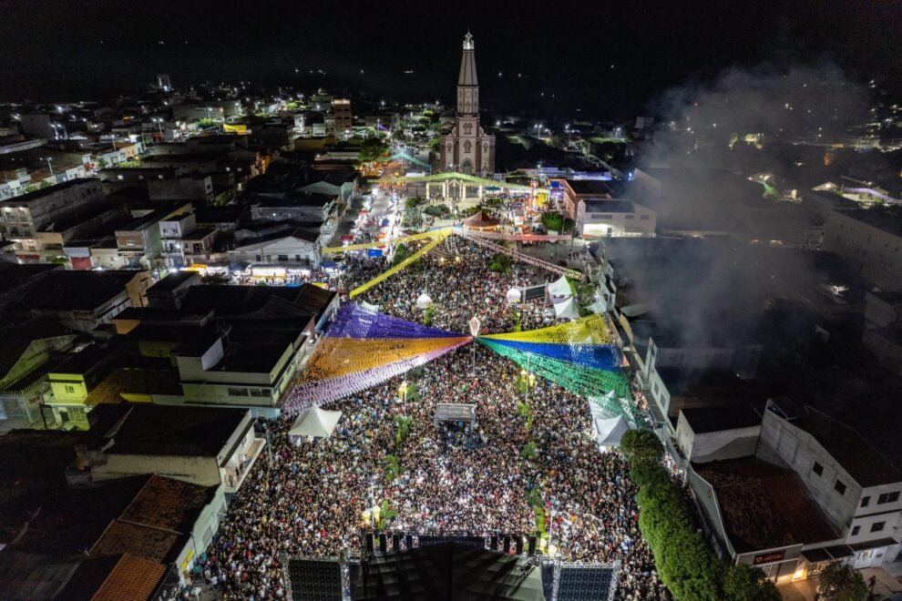 com-praca-lotada-e-grandes-atracoes,-itapetim-celebra-primeira-noite-do-sao-pedro-2024