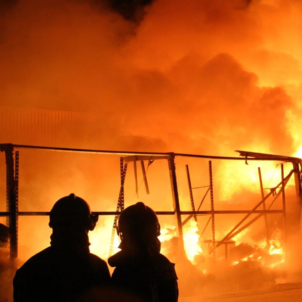 incendio-assusta-moradores-da-rua-dos-correios-em-st-nesta-5a