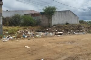 terreno-vira-lixao-em-bairro-de-st-e-moradora-cobra-da-prefeitura