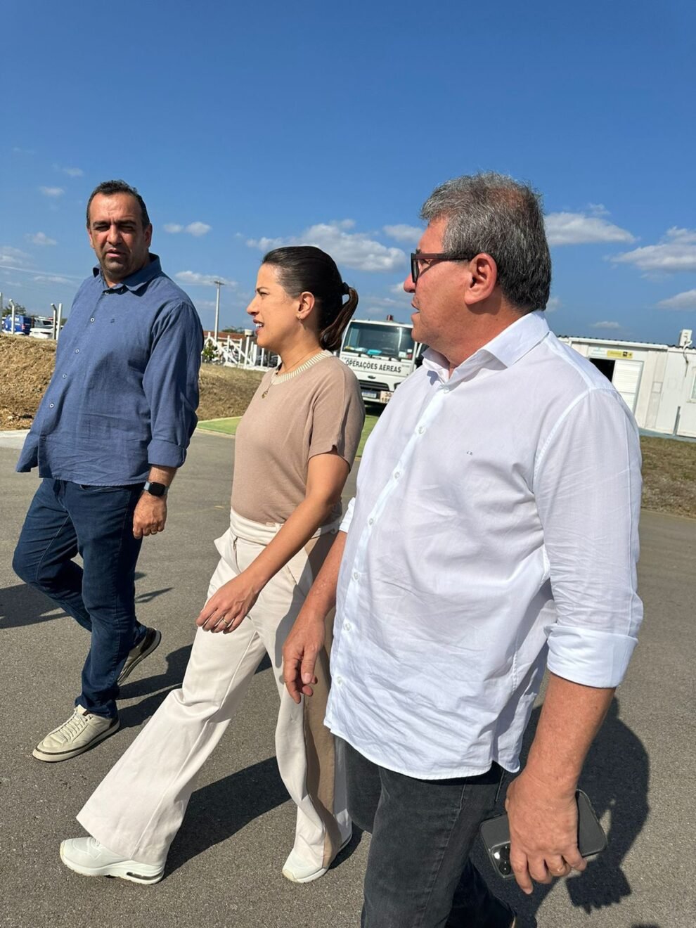 duque-e-raquel-inspecionam-as-obras-do-aeroporto-de-st