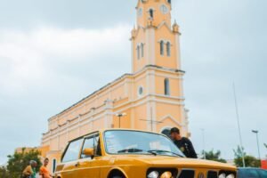 encontro-de-carros-antigos-anima-apaixonados-por-automobilismo