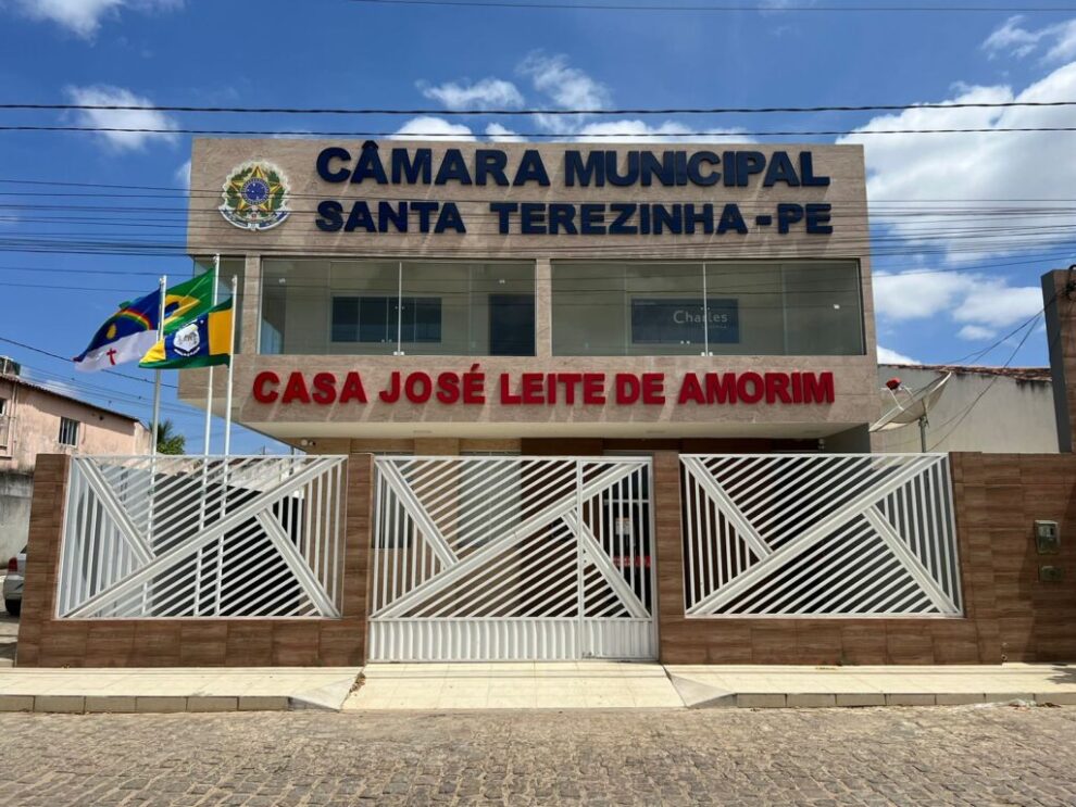 mais-dois-aprovados-em-concurso-publico-da-camara-de-vereadores-de-santa-terezinha-vao-tomar-posse.