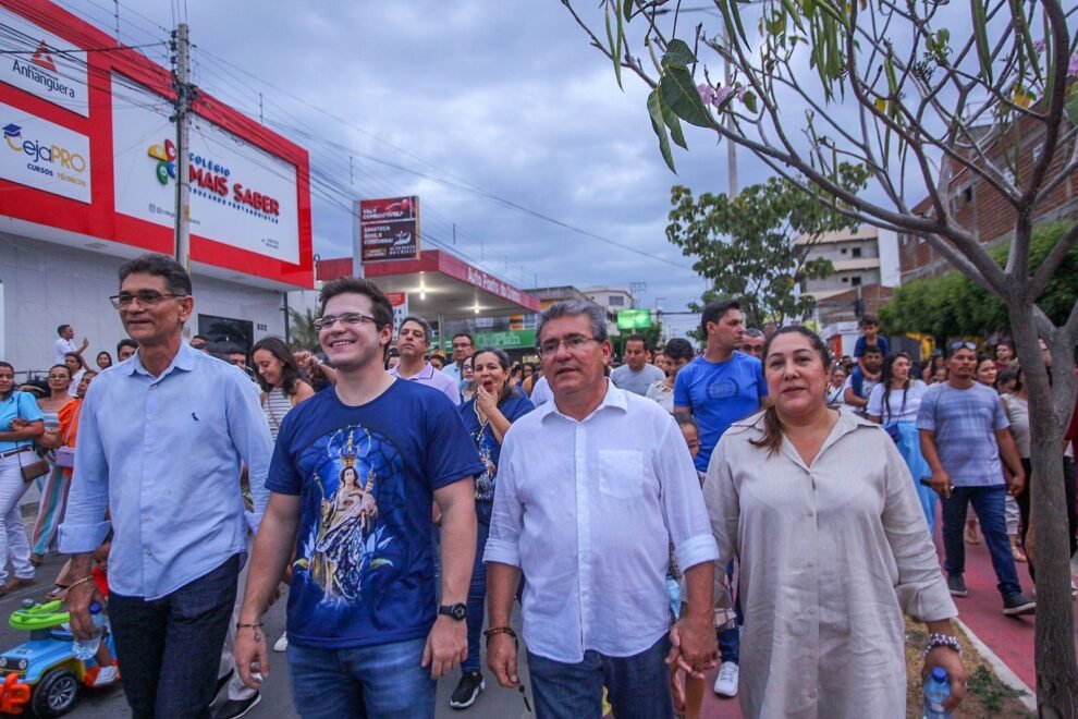 duque-participa-da-procissao-da-penha-ao-lado-miguel-e-marcus