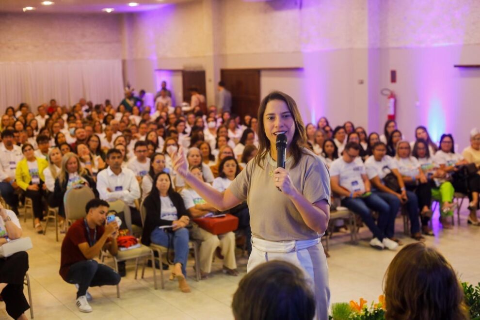 em-agenda-no-sertao,-governadora-raquel-lyra-anuncia-pagamento-do-bonus-de-desempenho-educacional-durante-evento-para-novos-gestores-e-adjuntos