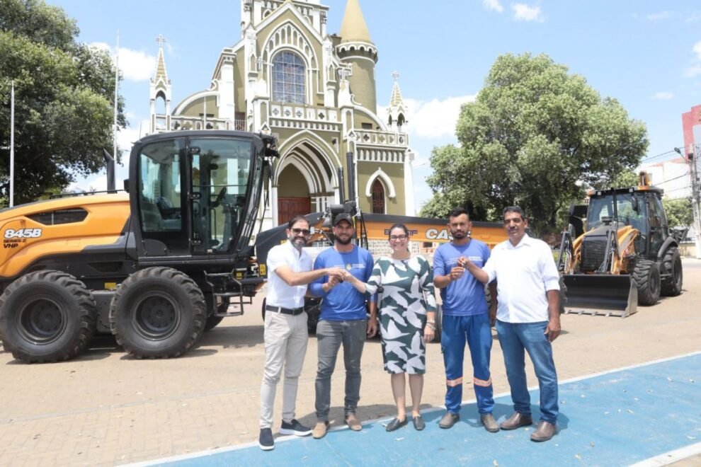 prefeitura-de-afogados-da-ingazeira-entrega-maquinas-para-zona-rural 