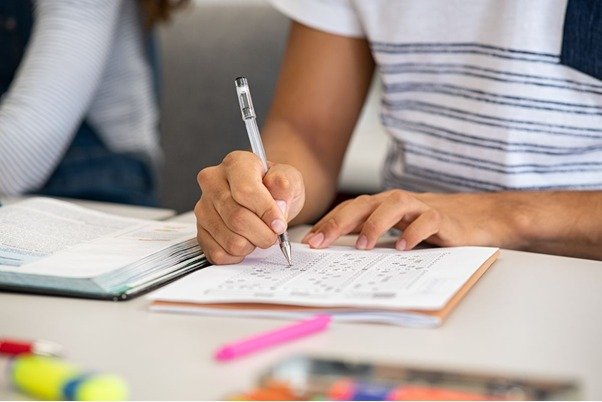 por-que-o-ensino-superior-ainda-e-a-melhor-escolha-para-os-jovens-‘nem-nem?