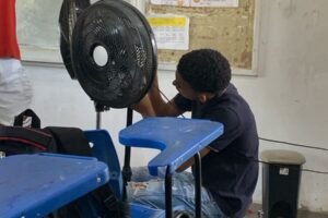 alunos-levam-ventiladores-para-sala-de-aula-e-cobram-do-governo-marcia