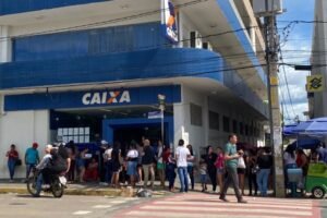 idoso-fica-em-ambulancia-por-quase-3-horas-e-caixa-nega-atendimento-em-st