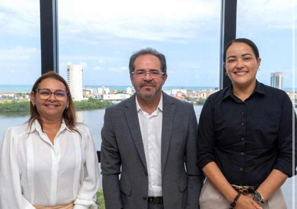 pollyanna-abreu-realiza-visita-institucional-ao-tce-pe