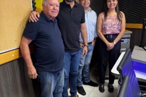 prefeito-eleito-de-iguaracy-dr.-pedro-alves,-vice-marquinhos-melo-e-atual-prefeito-zeinha-torres-participam-do-programa-cidade-alerta-na-radio-cidade-fm-em-tabira