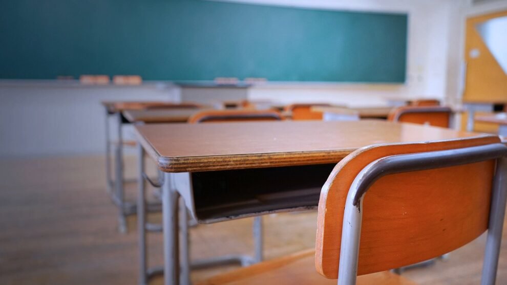 alunos-se-revoltam-e-denunciam-falta-d’agua-e-calor-em-escola-de-st