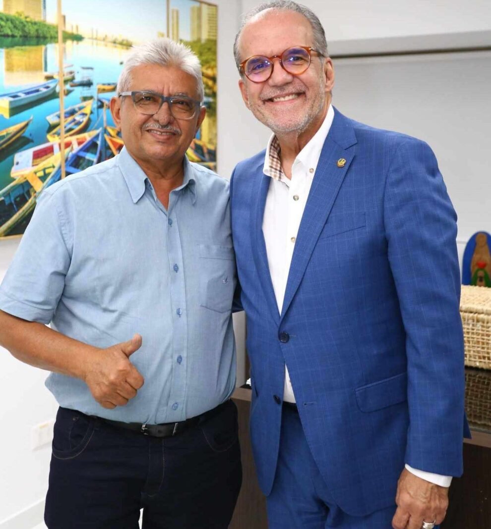em-recife,-senador-fernando-dueire-recebe-o-prefeito-ze-pretinho-de-quixaba