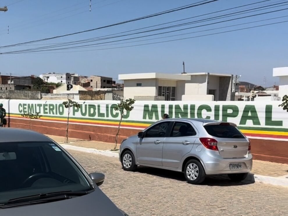 dia-de-finados-tem-grande-movimentacao-no-cemiterio-publico-de-serra-talhada