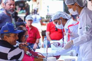 feira-livre-de-gravata-recebe-acao-de-saude-com-exames-e-orientacoes-voltadas-ao-novembro-azul