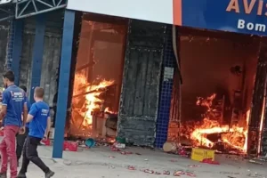 supermercado-e-destruido-por-fogo-em-tuparetama