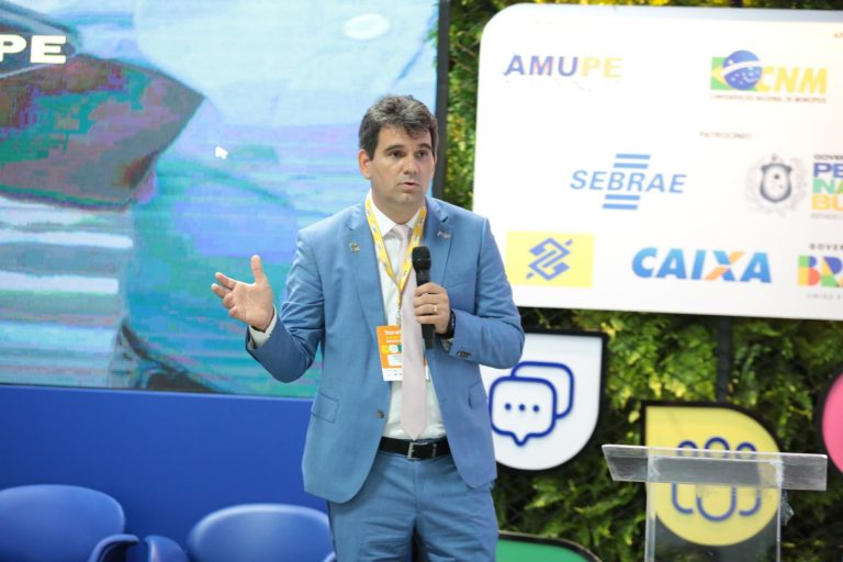 gravata:-seminario-da-amupe-reune-prefeitos-para-discutir-fortalecimento-e-estrategias-de-gestao-municipal