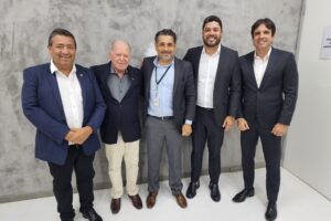 dr.-pedro-alves-e-zeinha-torres-buscam-destravar-obras-no-ministerio-da-saude