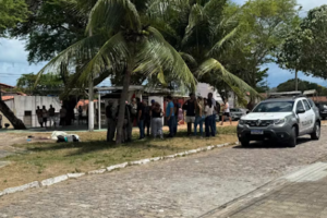 nordeste:-homem-mata-pai-a-facadas-e-arranca-a-cabeca-dele-em-praca-publica