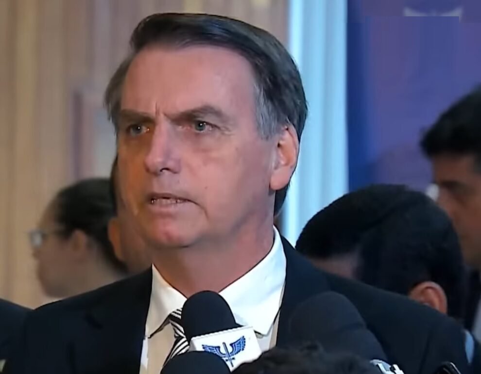 bolsonaro-pagou-viagens-para-indiciado-por-golpe-questionar-urna-eletronica