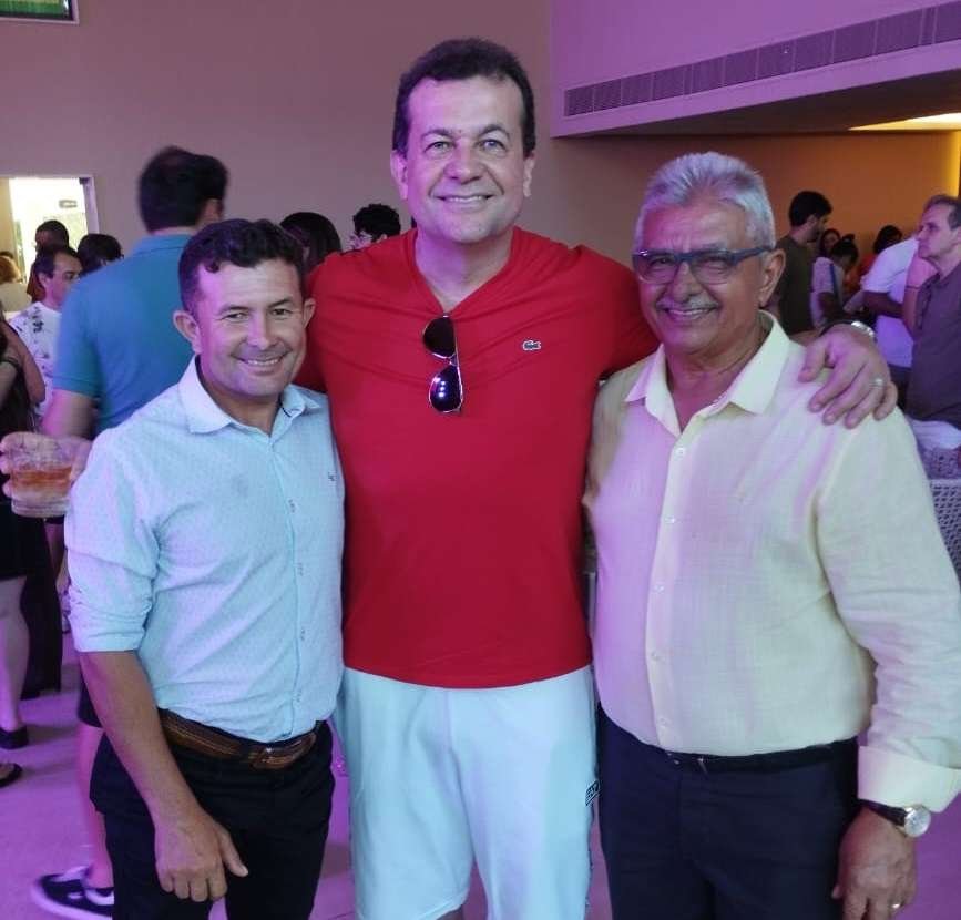 no-recife,-ze-pretinho-participa-de-confraternizacao-do-aniversario-do-deputado-waldemar-oliveira