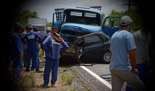 acidente-fatal-na-br-424:-colisao-frontal-entre-carro-e-caminhao-mata-jovem-em-arcoverde