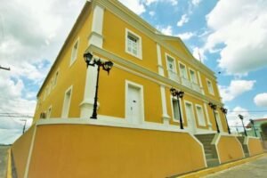 prefeitura-de-flores-abre-edital-de-concurso-com-50-vagas-voltadas-para-a-area-da-educacao