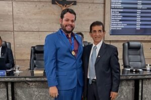 diretor-do-hrjn-recebe-medalha-de-honra-ao-merito-em-caruaru