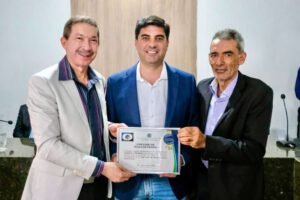 kaio-manicoba-recebe-titulo-de-cidadao-de-carnaubeira-da-penha