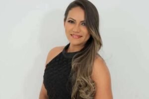 cantora-natana-magalhaes-se-apresenta-com-banda-encanto-de-mulher-nesta-terca-24,-em-carnaiba