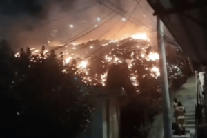 recife:-incendio-ameaca-casas-em-nova-descoberta-durante-a-noite-de-natal-e-assusta-moradores