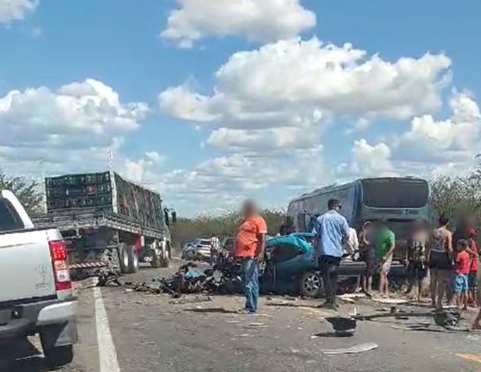 colisao-apos-ultrapassagem-deixa-um-morto-no-sertao