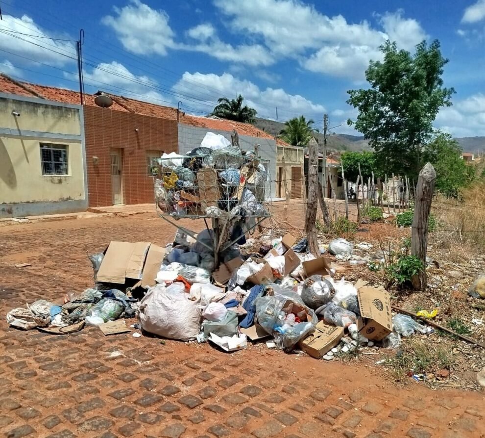 prefeito-ismael-recebe-prefeitura-de-sta.-cruz-em-estado-de-abandono